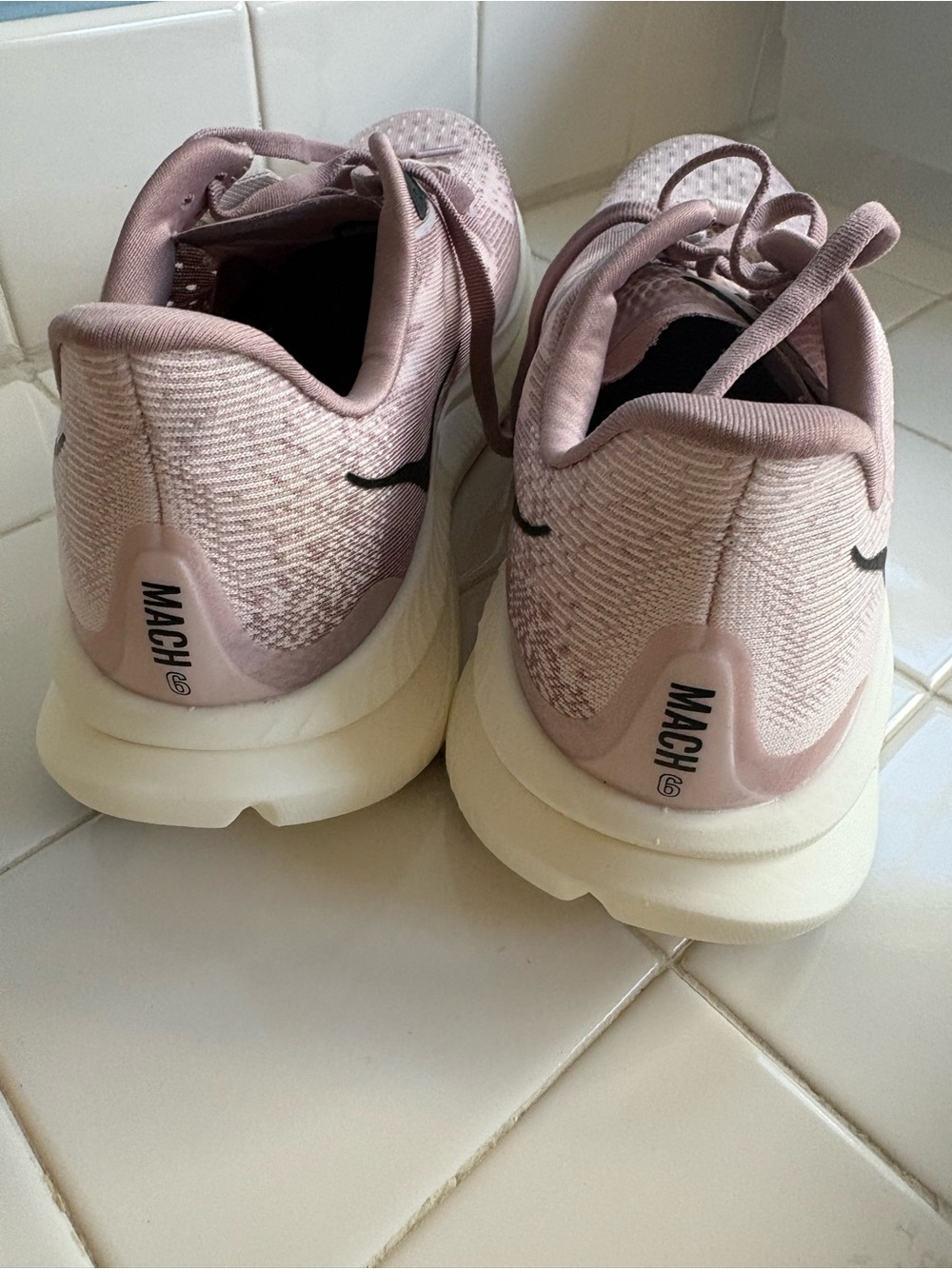 NWOB Hoka One One Women's Mach 6 LA Running Sneakers Cosmic Pearl/ Quartzite 11B - Picture 5 of 8